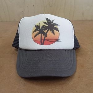 Mens vintage snapback trucker hat.